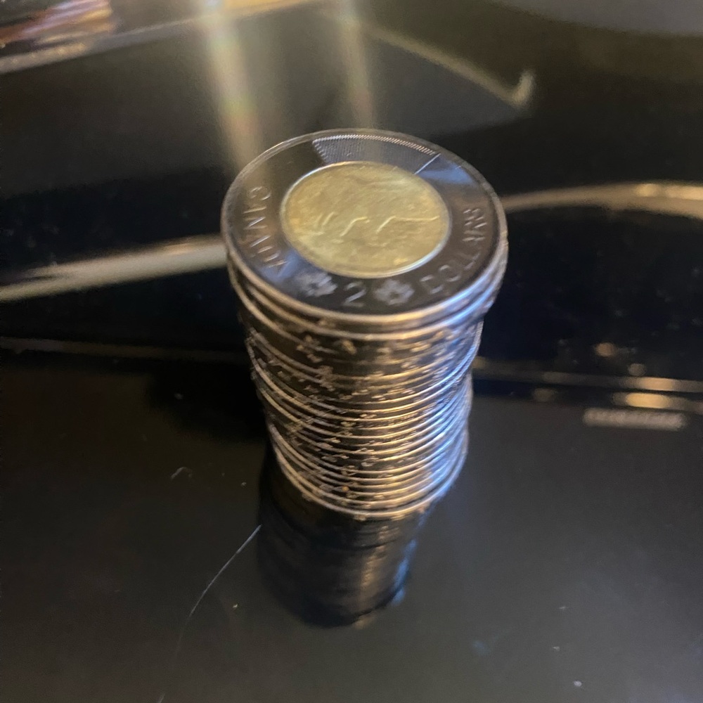 25 piece one roll BLACK RING In Memoriam QE II toonies!!! - Picture 5 of 5